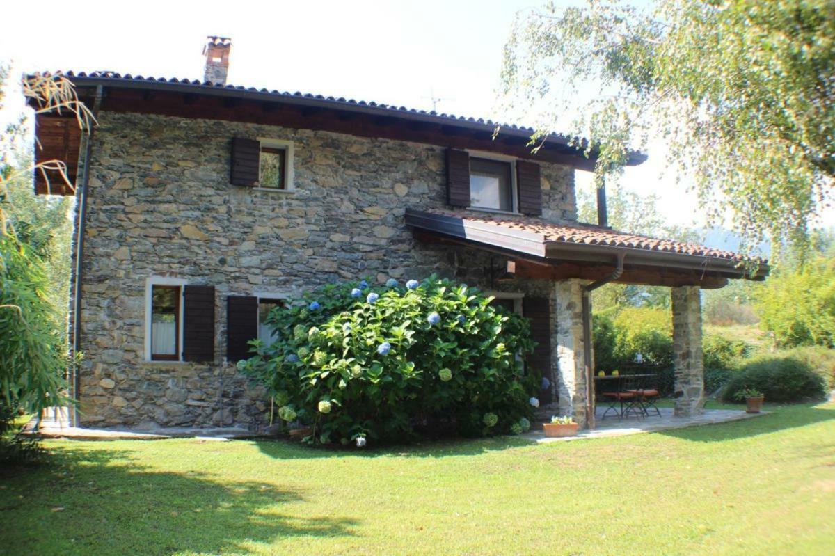 Villa Erica Con Piscina Privata Sul Lago Di Como Colico Exterior foto